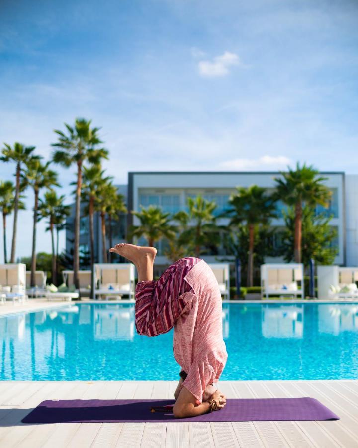 The View Bouznika Hotel Buitenkant foto The swimming pool at the hotel