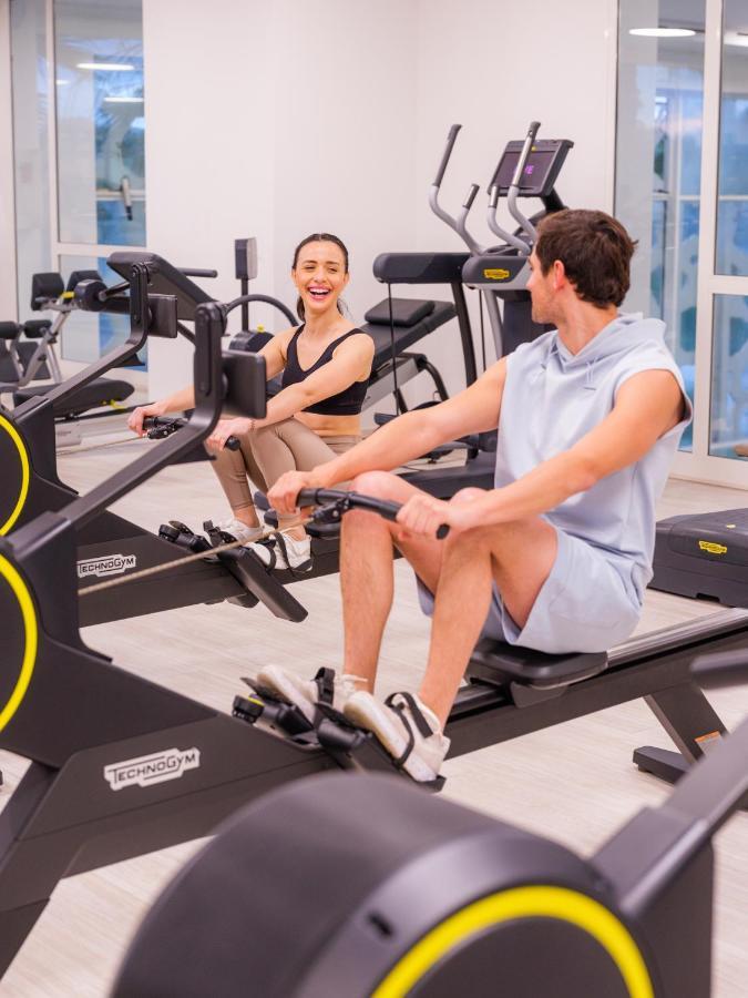 The View Bouznika Hotel Buitenkant foto A rowing machine