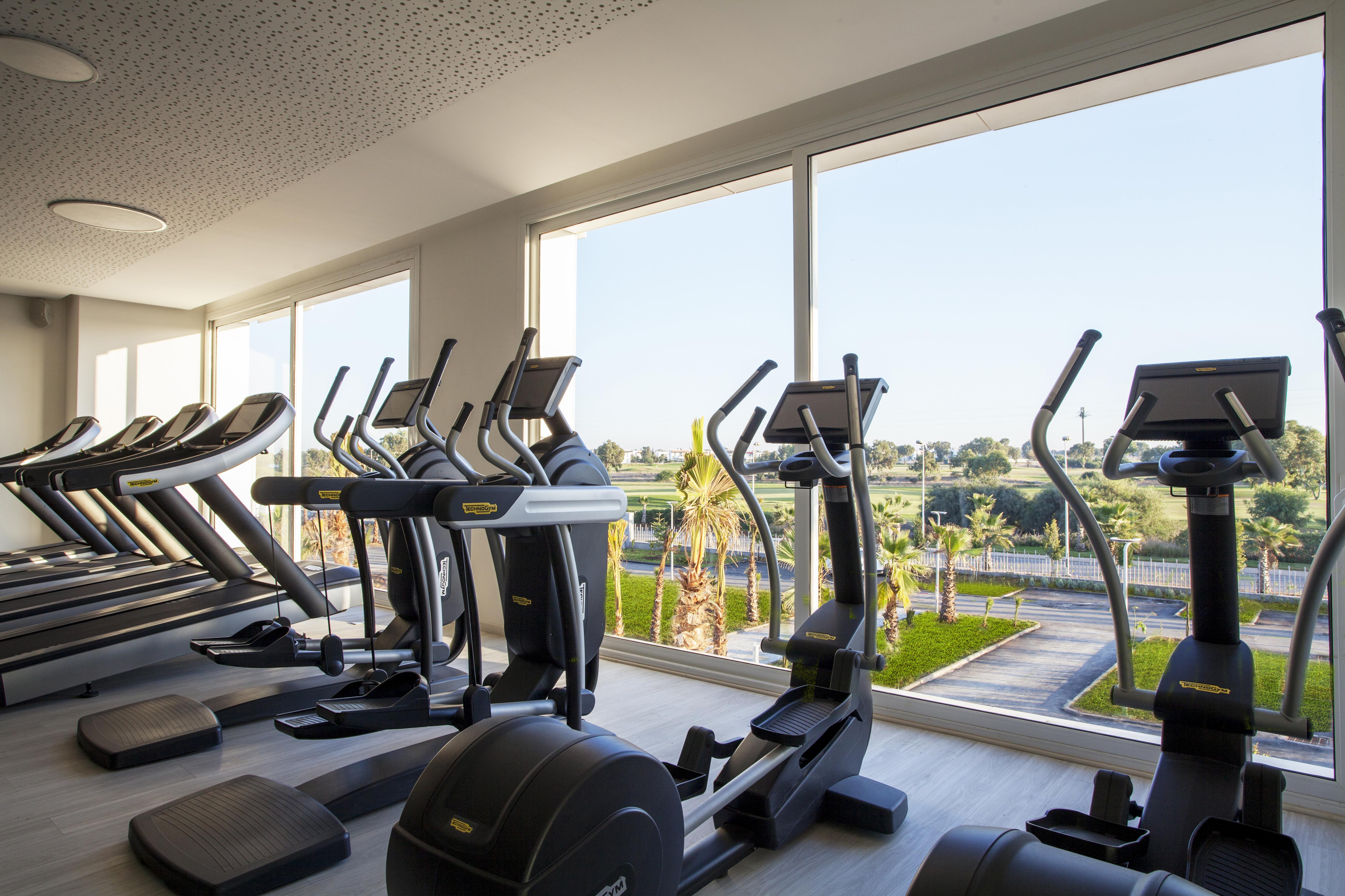 The View Bouznika Hotel Buitenkant foto The gym at the hotel