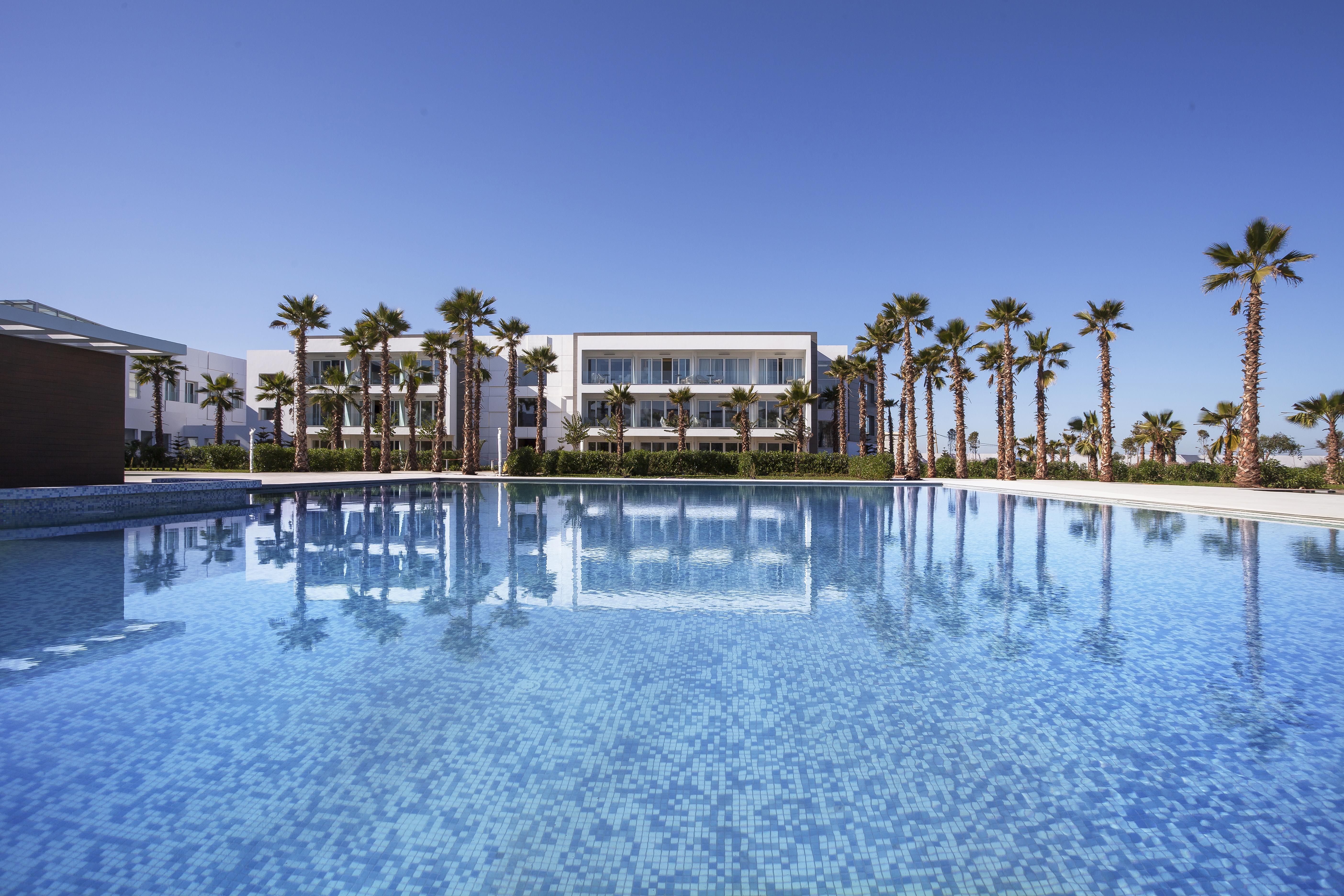 The View Bouznika Hotel Buitenkant foto The resort's main pool